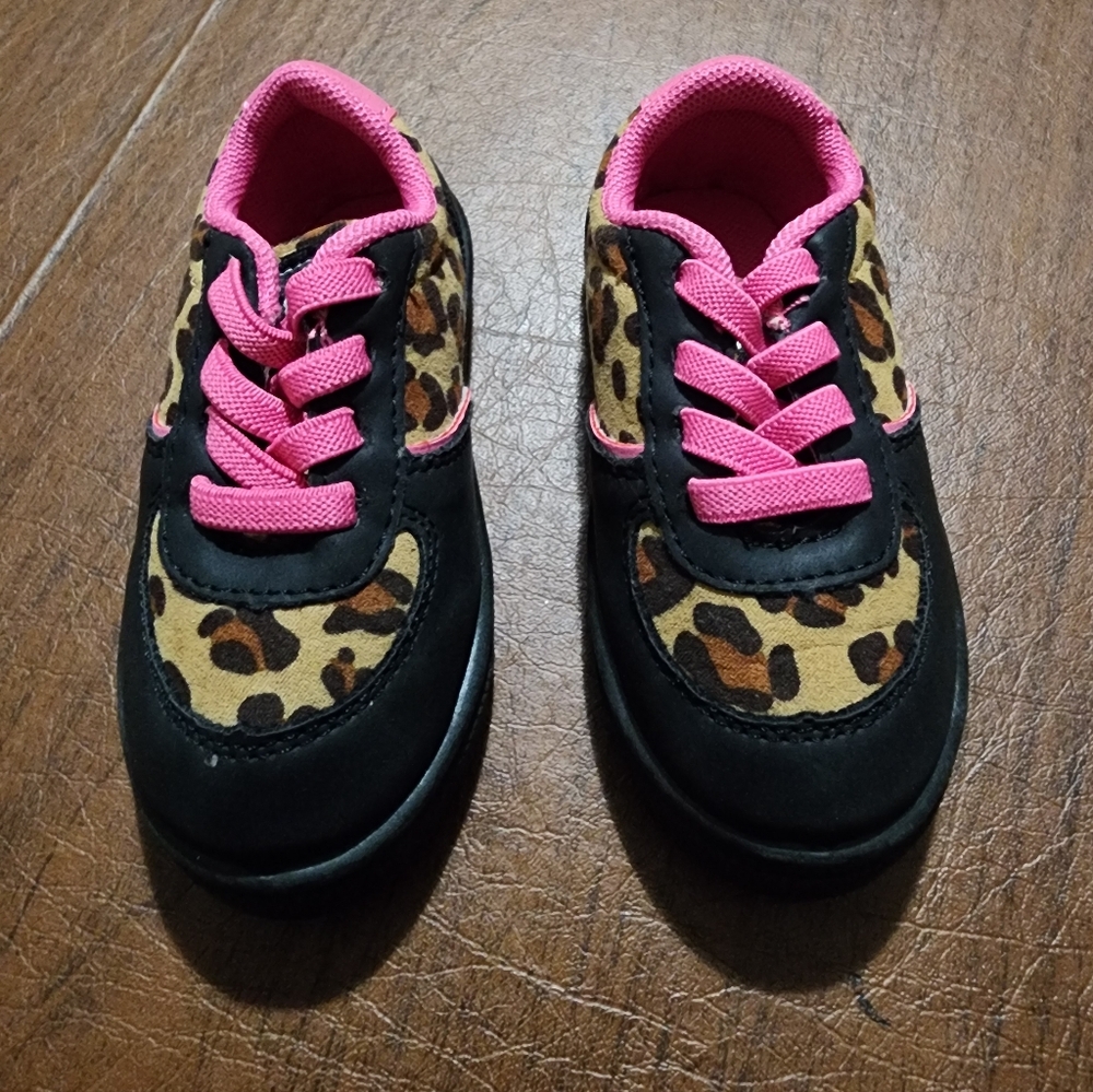 Oomphies Kids Sneakers with Leopard Print and Pink Laces
